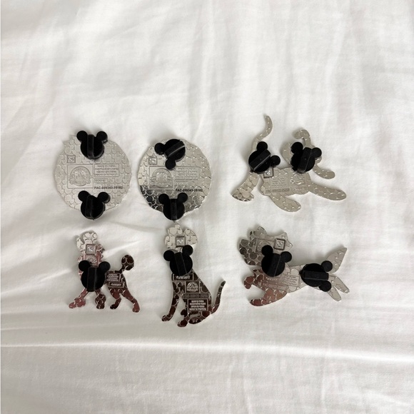 Disney Dogs and Adventureland Mystery Pins - Picture 5 of 5